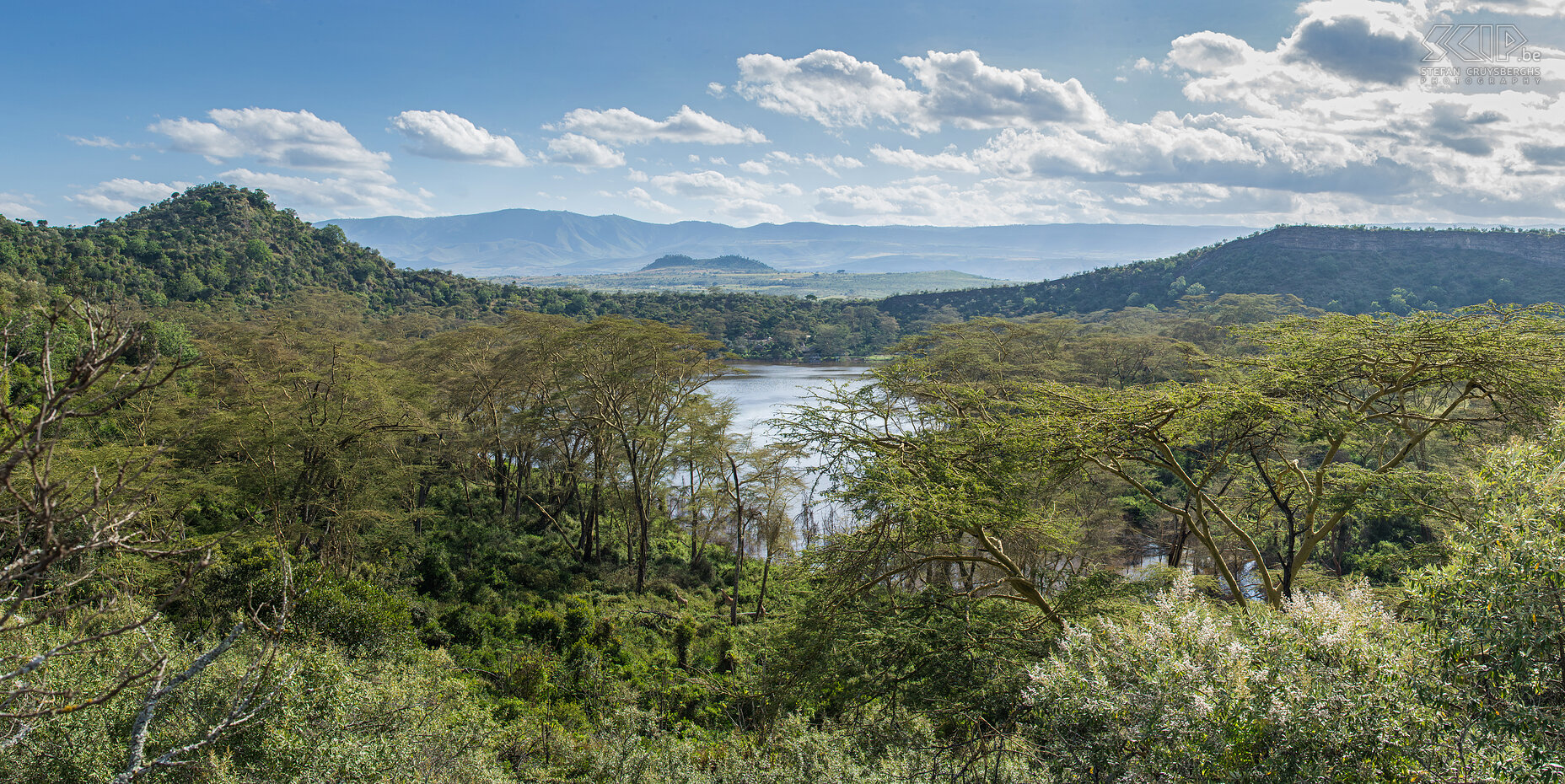 Naivasha - Crater Lake Onze voetsafari eindige boven op de krater met een fantastisch zicht op het meer. Stefan Cruysberghs